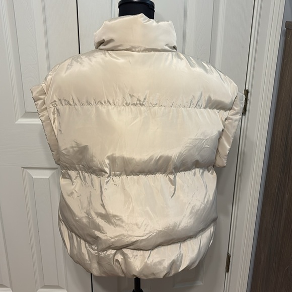Ellison Wide Sleeve Puffer Vest - Picture 6 of 11